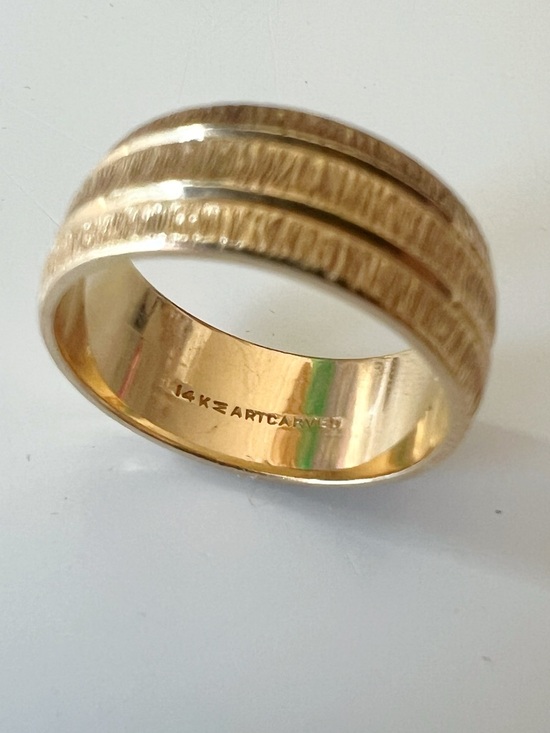 Vintage Jewelry - Vintage 14K Gold Artcarved Textured Ring Band Size 7